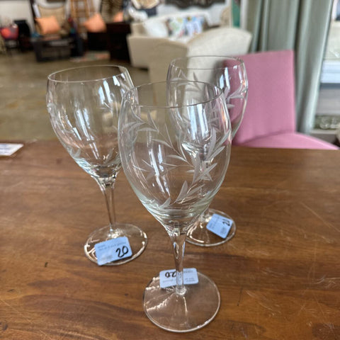 Set of 3 wine glasses