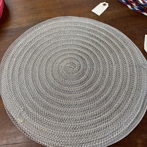 Set of 7 white/silver placemats