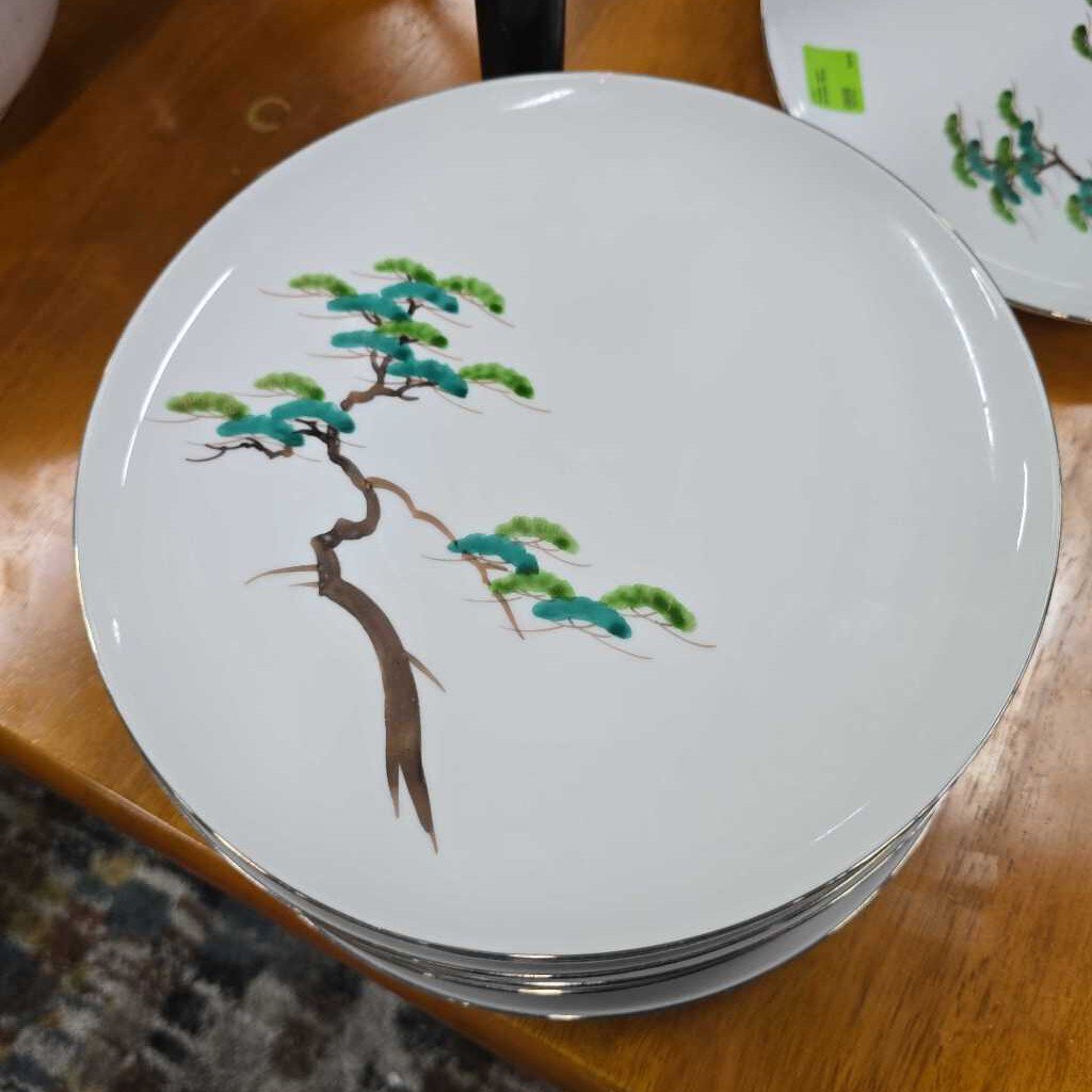 Set of 11 Koshida Japan Porcelain Plates