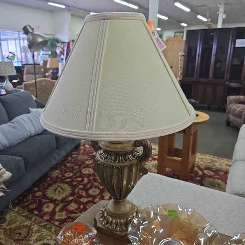 Pair of Lamps w/Shades