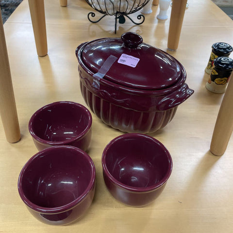 Casserole Dish w/Lid & 3 Bowls