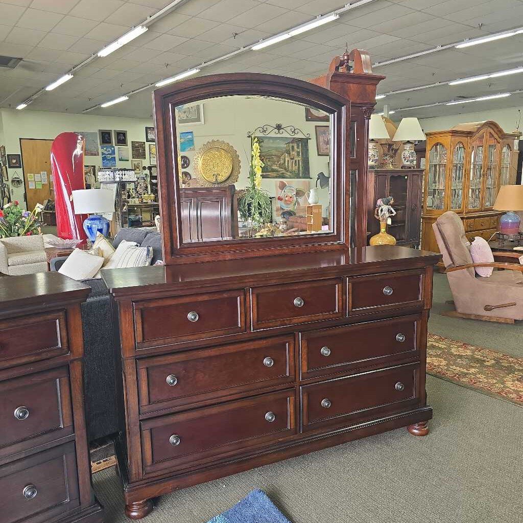 Dresser w/ Mirror