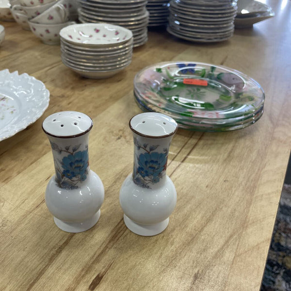 Salt & Pepper Set