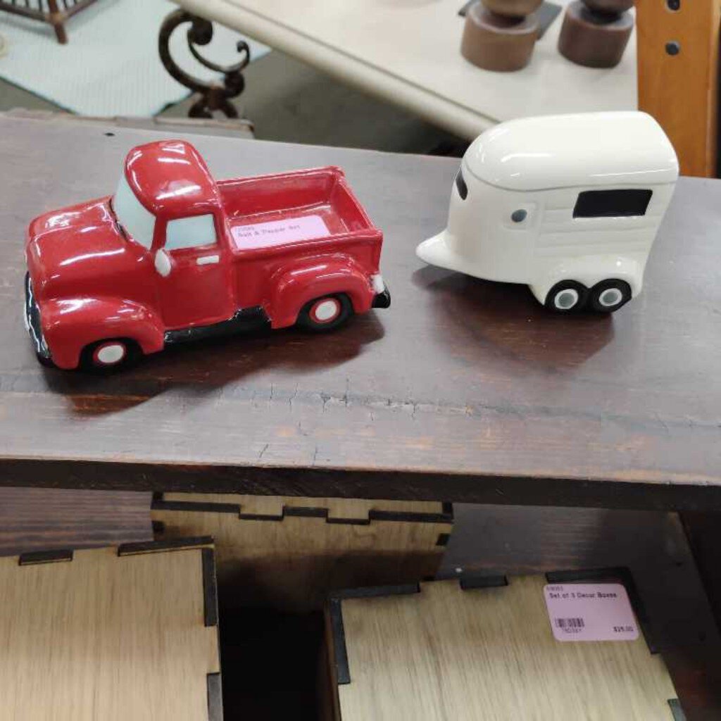 Salt & Pepper Set