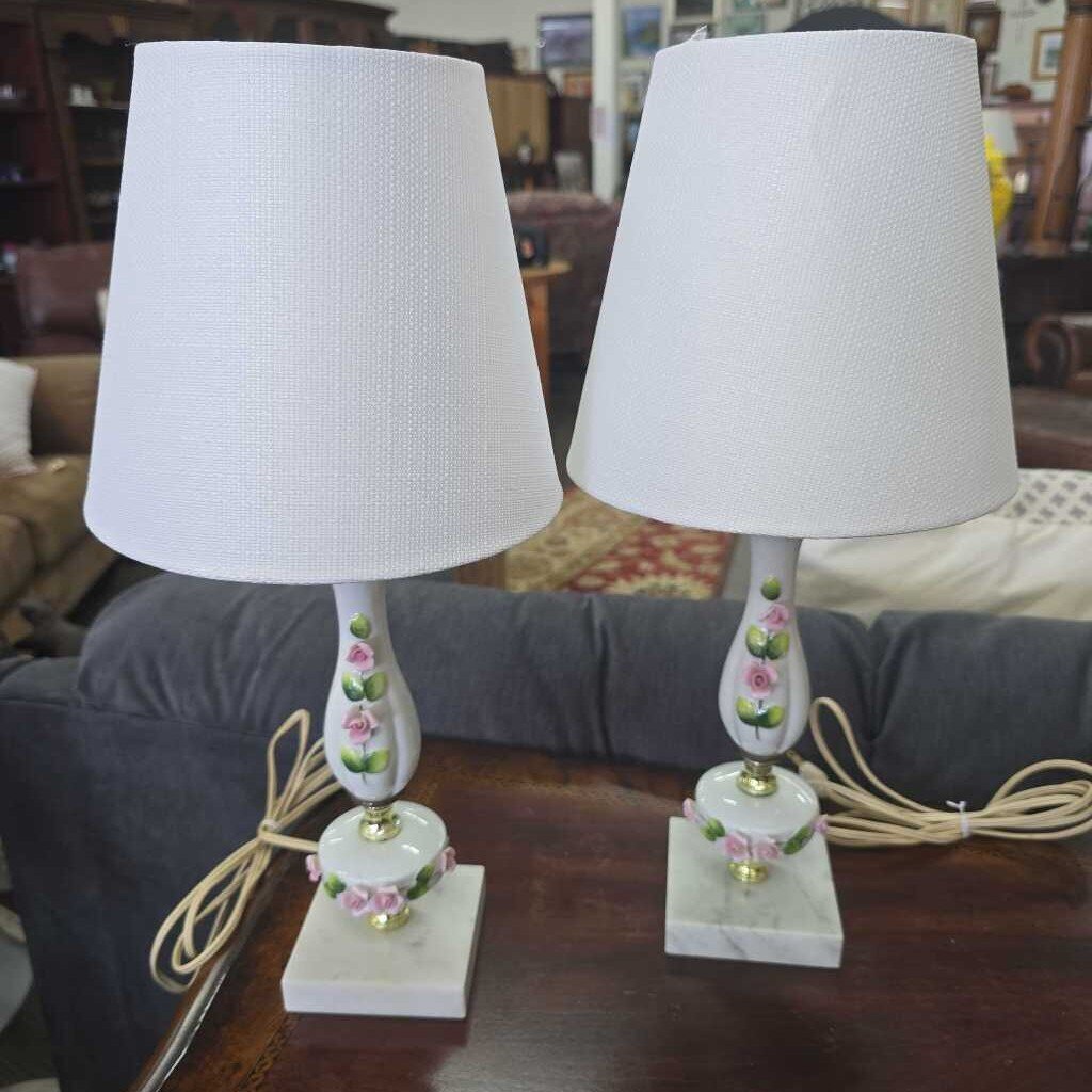 Pair of Lamps w/Shades