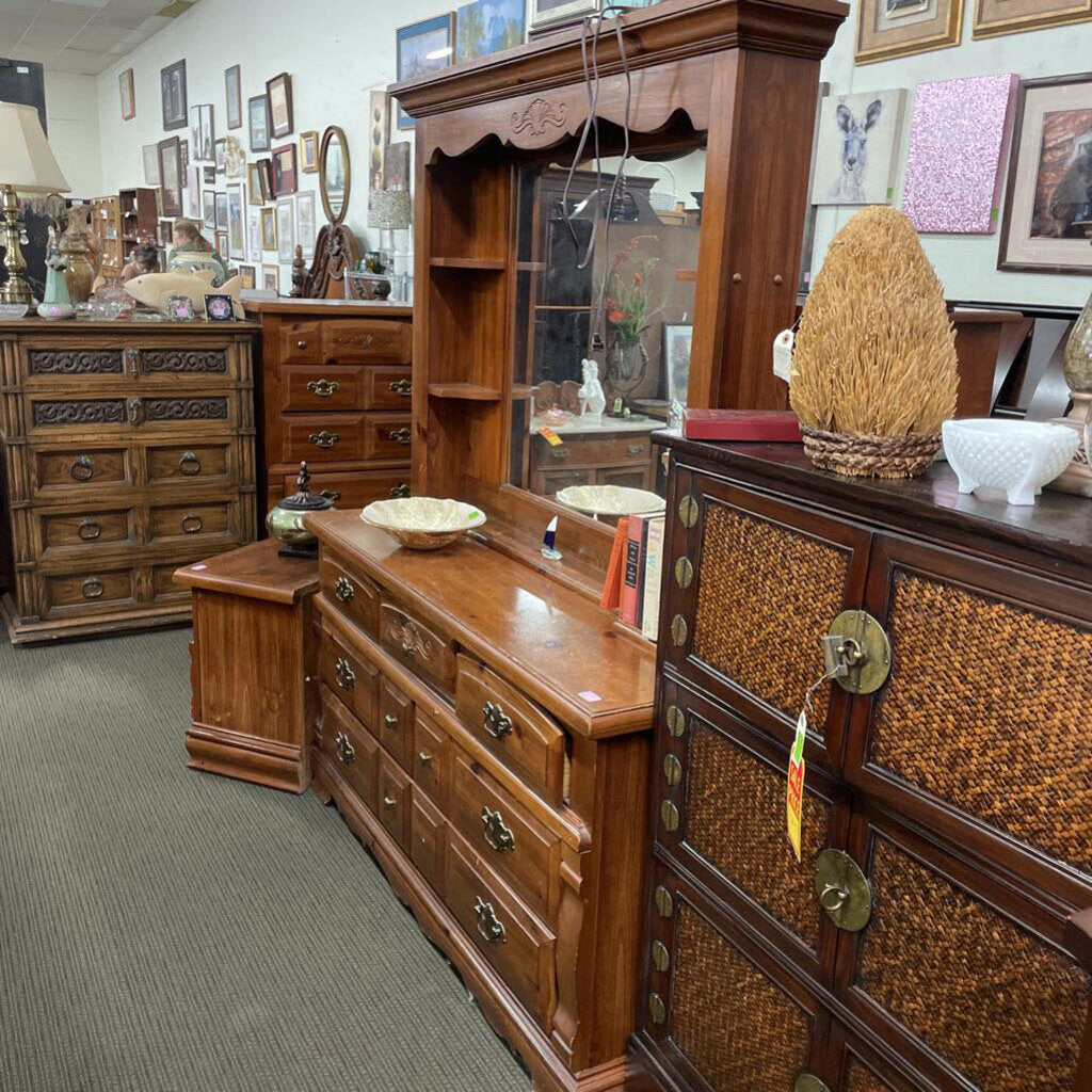 Dresser w/ Mirror (AS IS)