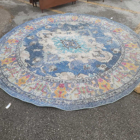 9'9" Round Rug