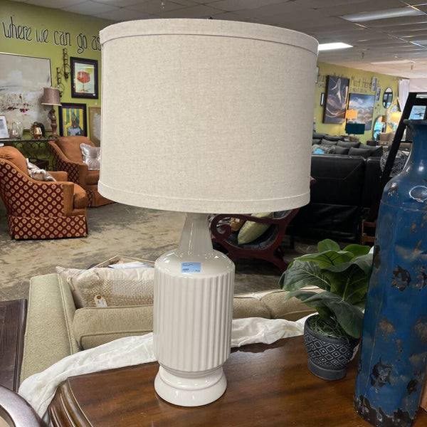 Pair of Lamps w/Shades