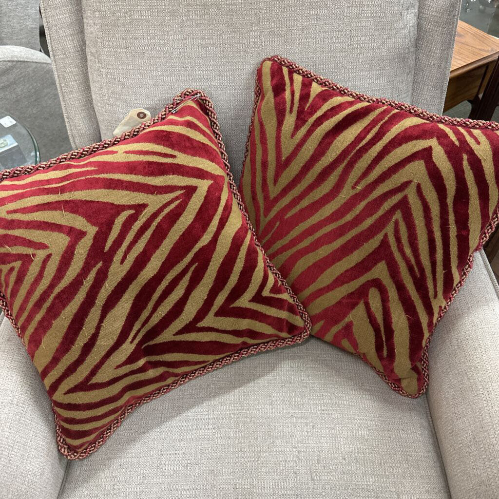 Pair of Decor Pillows