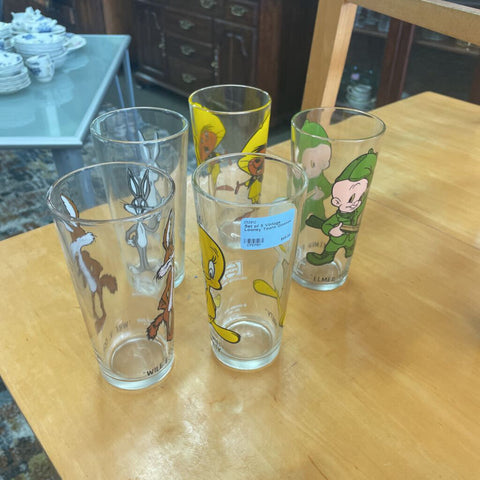 Set of 5 Vintage Looney Toons Glasses