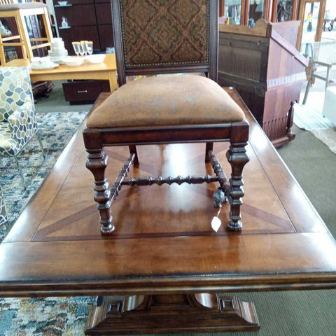 Dining Table w/ 6 Chairs & 2 Leaves