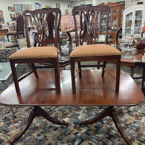 Table W/ 2 Leafs & 6 Chairs