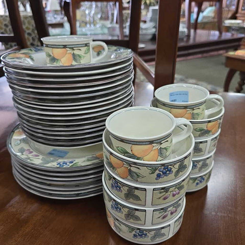 Mikasa Dish Set 34 Pcs