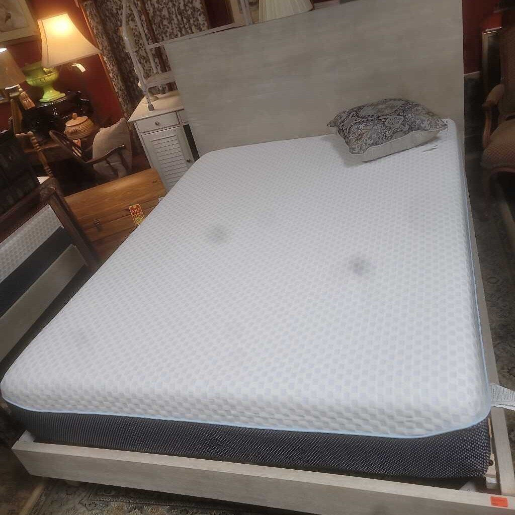 Queen Sid Headboard, Footboard, Rails , & Slats