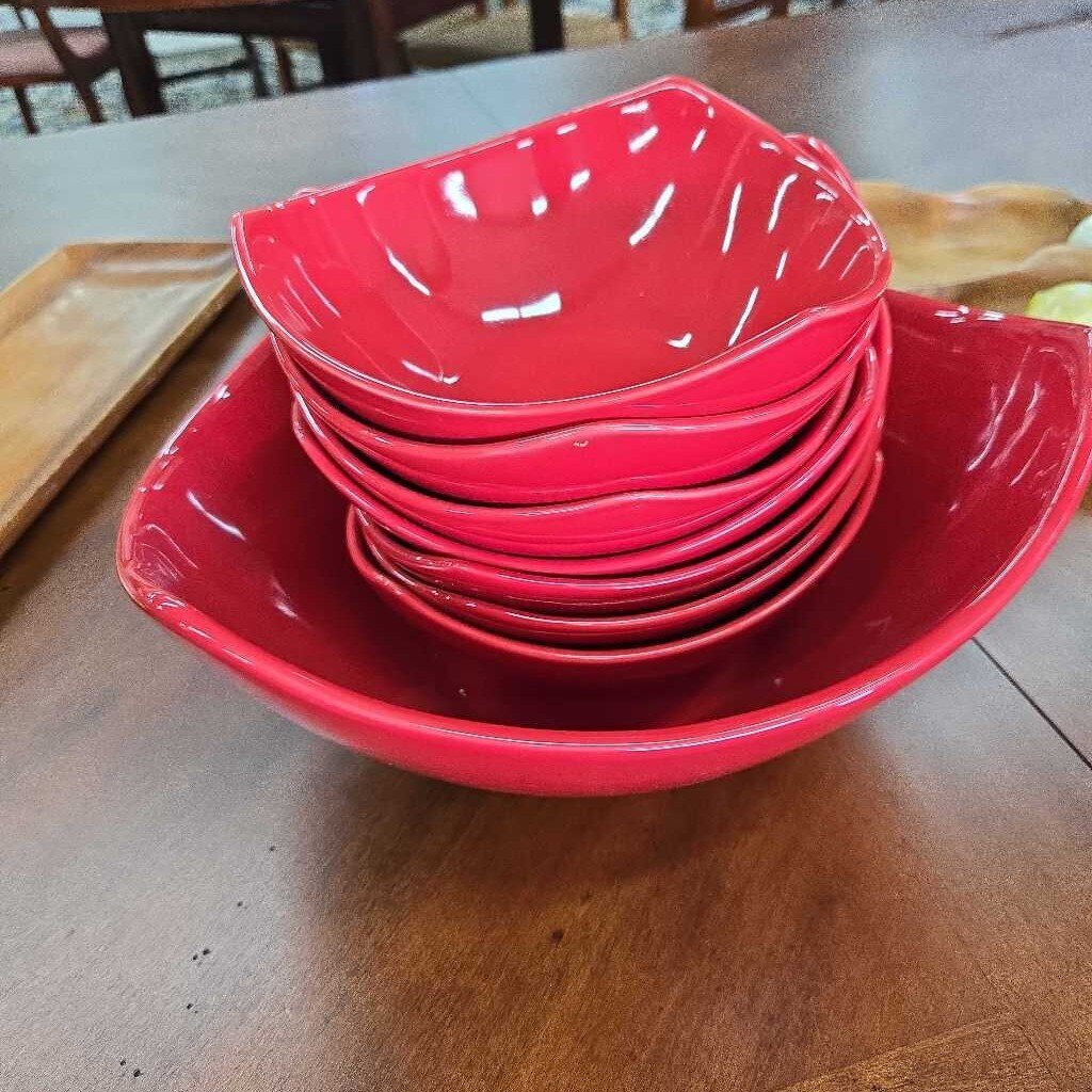 Serving Bowl w/7 Bowls