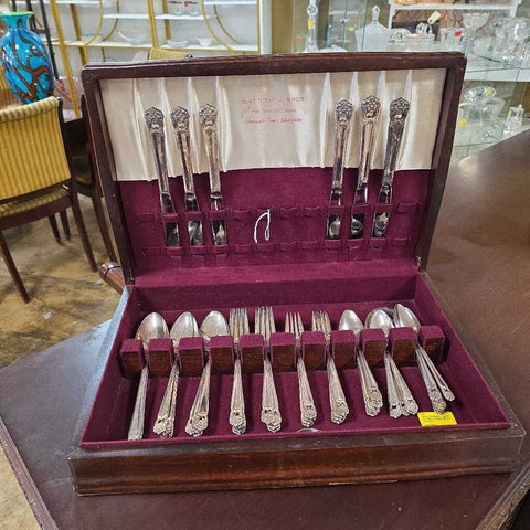 53pc Eternally Yours by 1847 Rogers Bros. w/Case