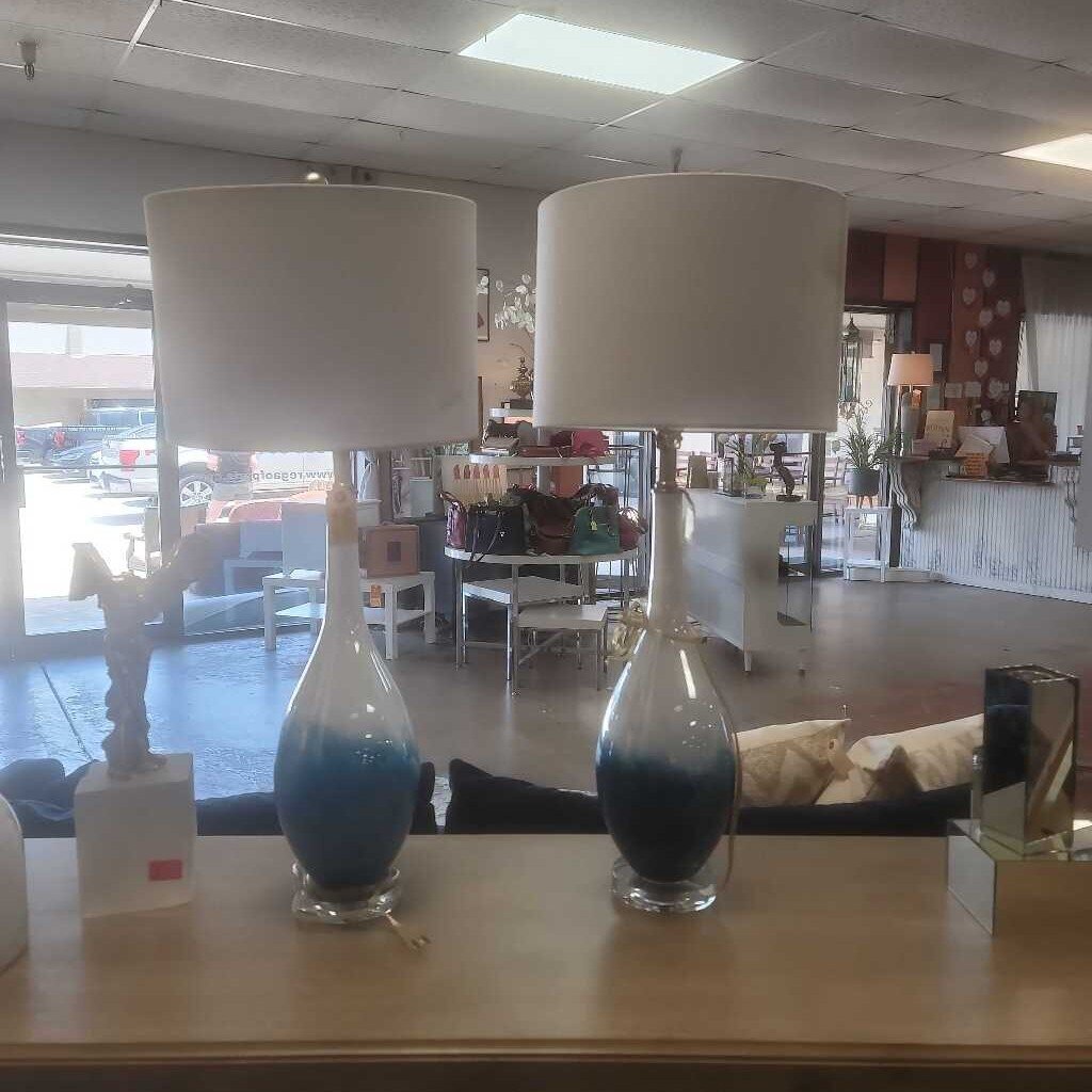 Pair of Lamps w/Shades
