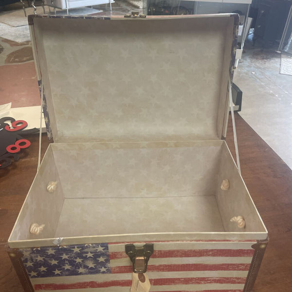 Flag Trunk