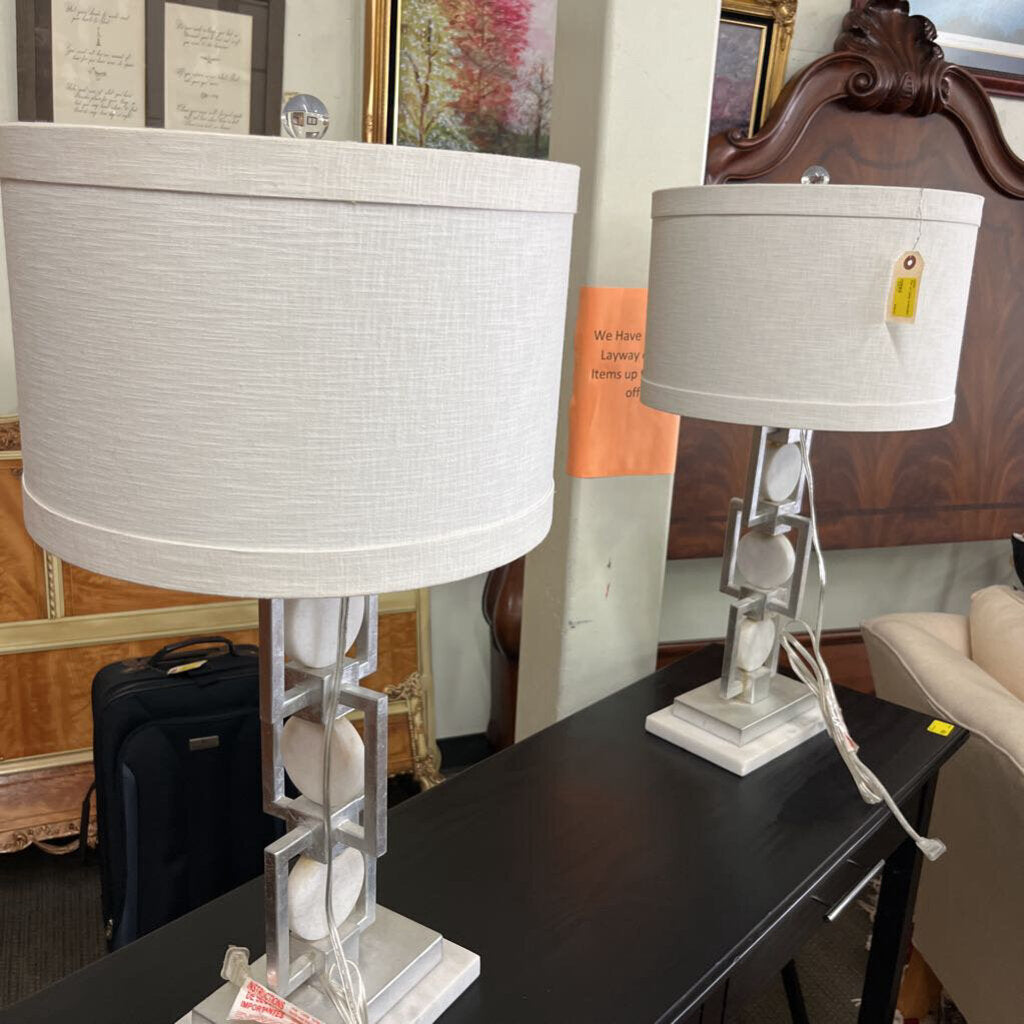 Pair of Lamp w/Shades