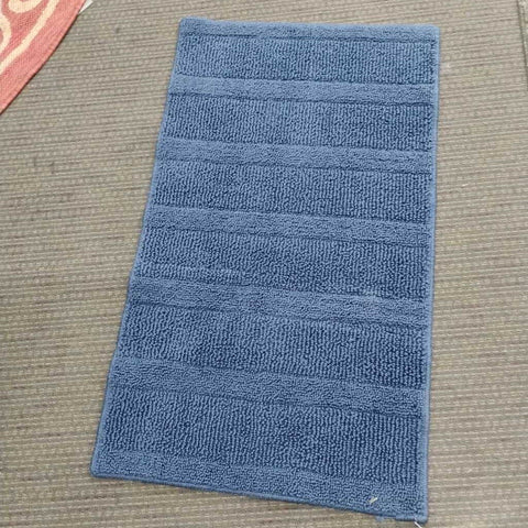 Rug 2'10" x 1'8"