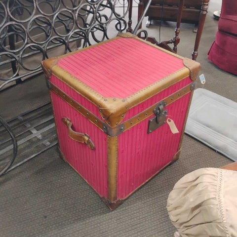 Vtg Esquire Chest