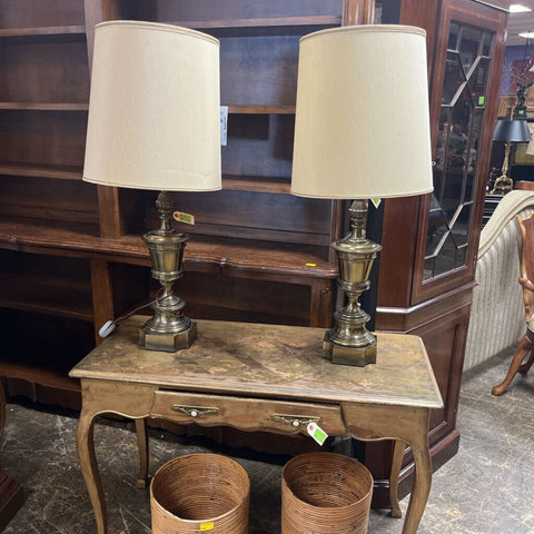 Pair of Lamps w/Shades