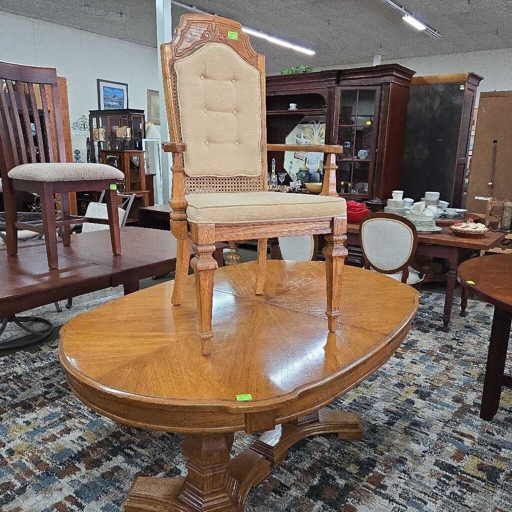 Dining Table w/6 Chairs & 1 Leaf AS IS