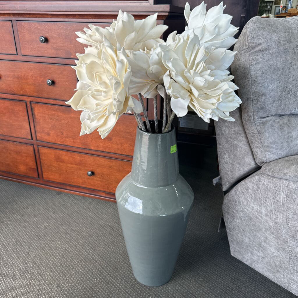 Vase w/ Floral Decor