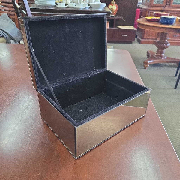 Mirrors Box
