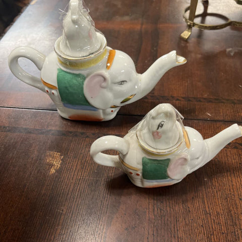 pair of Tea Pot