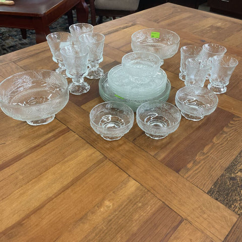 22 pc Dish Set