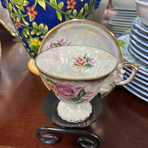 Teacup w/Saucer