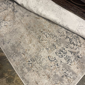 7'10" x 10'2" Rug