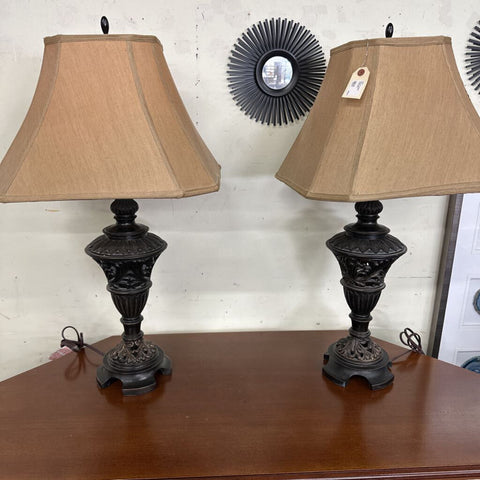 Pair of Lamps w/Shades