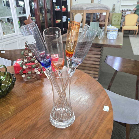 Vase w/5 Wine Glasses