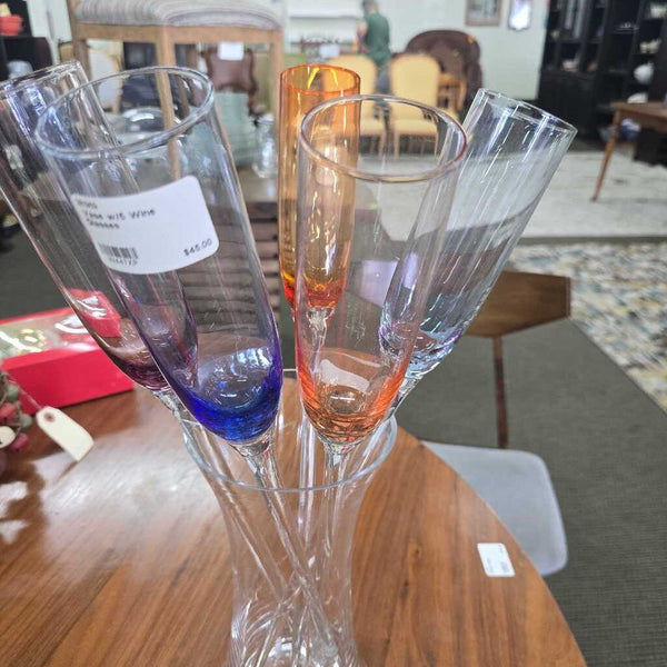 Vase w/5 Wine Glasses