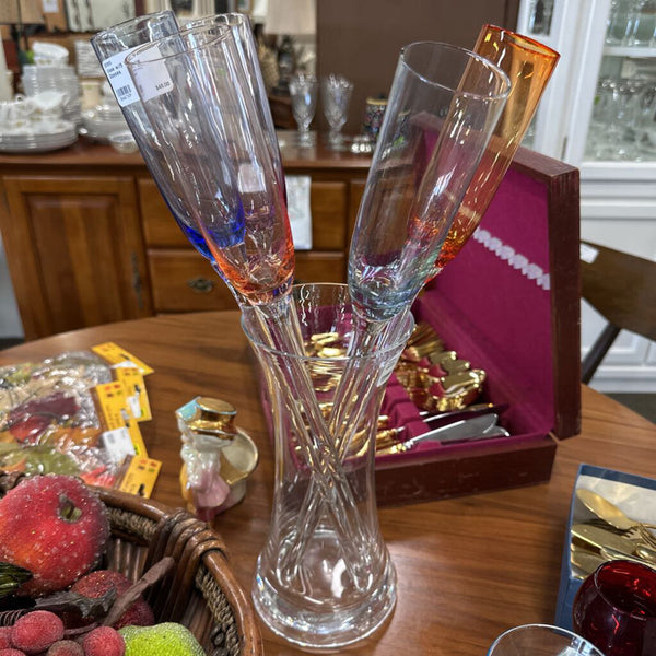 Vase w/5 Wine Glasses