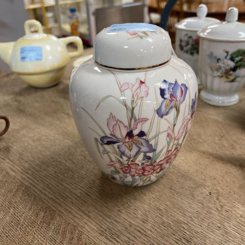 Urn w/ Lid