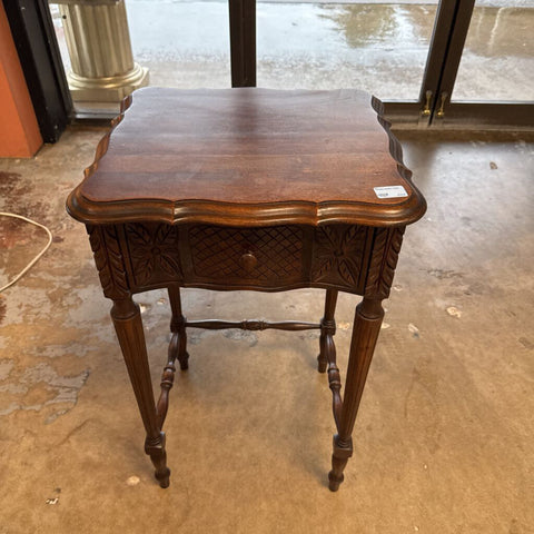 Antique accent Tabel
