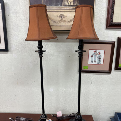 Pair of Lamps w/Shades