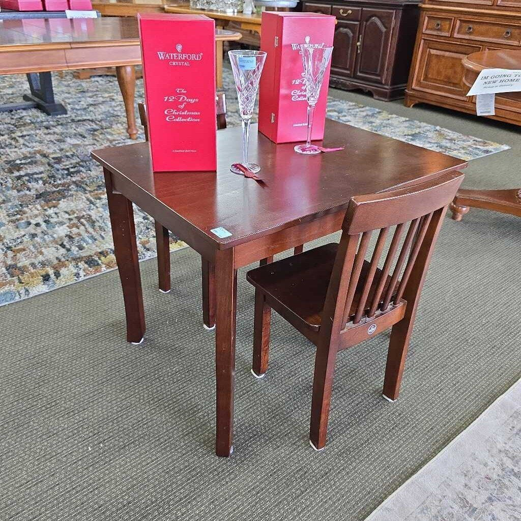 Table w/2 Chairs