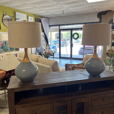 Pair of Lamps w/Shades