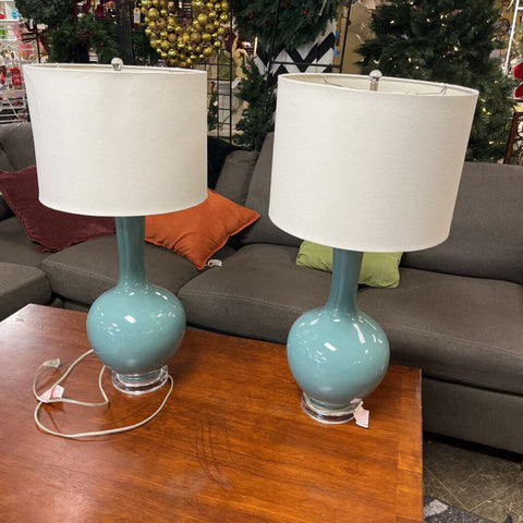 Pair of Lamps w/Shades