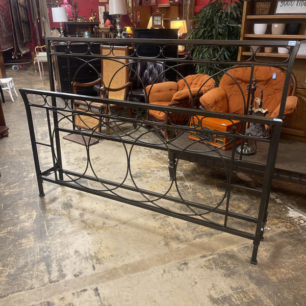 King Size Headboard/Footboard/Metal Frame