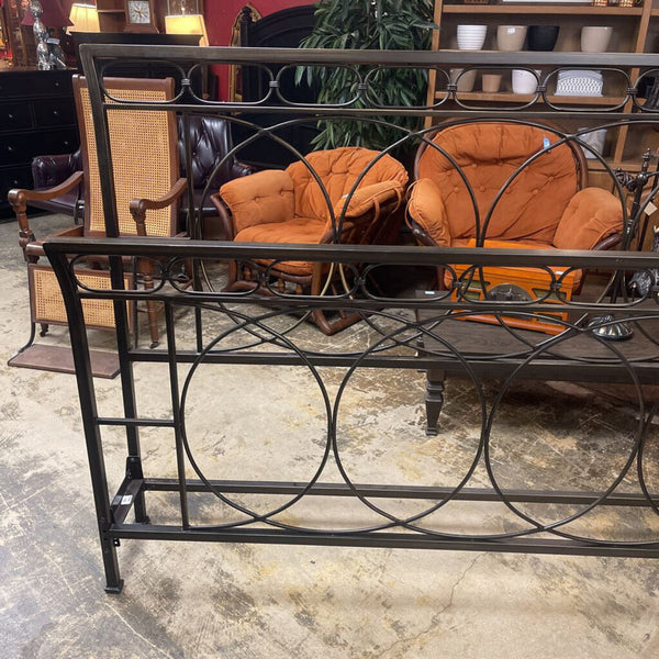King Size Headboard/Footboard/Metal Frame