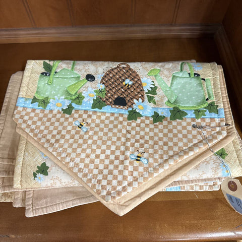 Table Runner w/6 Placemats