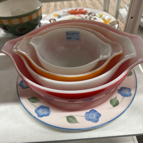 Set of 4 Vintage Pyrex Mixing Bowls