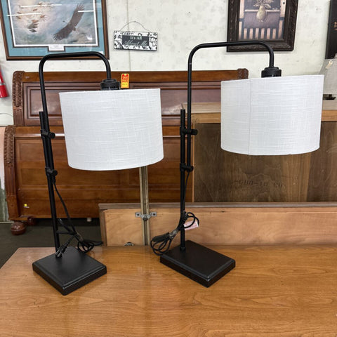 Pair of Lamps w/Shades
