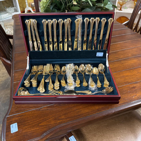 85pc Gold Flatware
