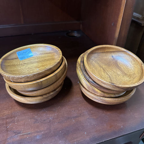 Set of 8 Wooden Bowls 01